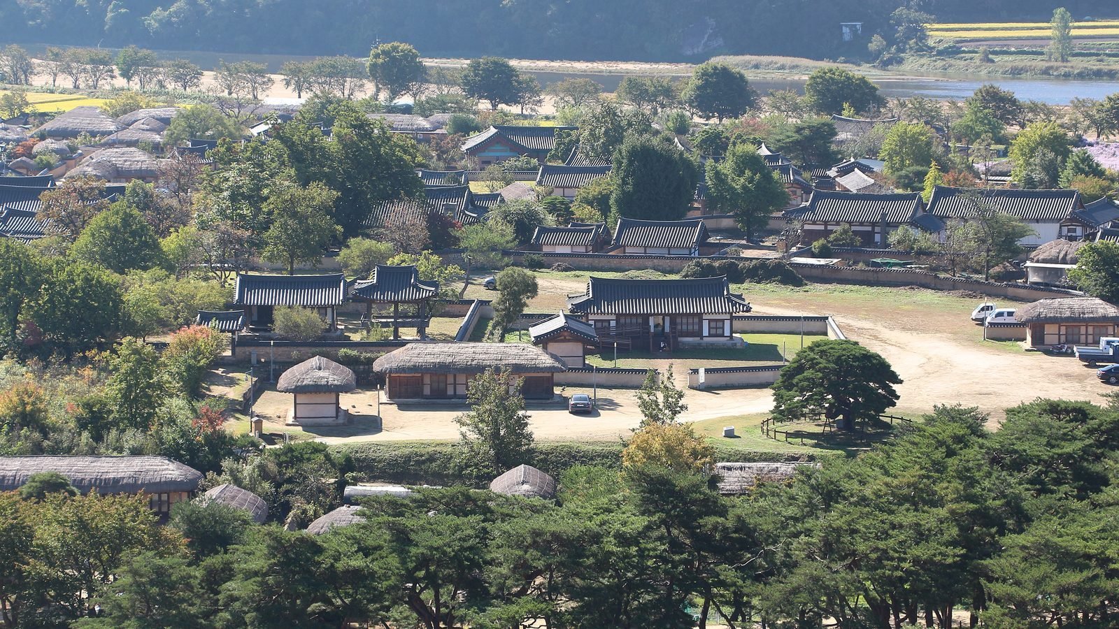 Tiled and thatched roofs of Hahoe Folk Village seen from the Buyongdae cliff above the Nakdong River