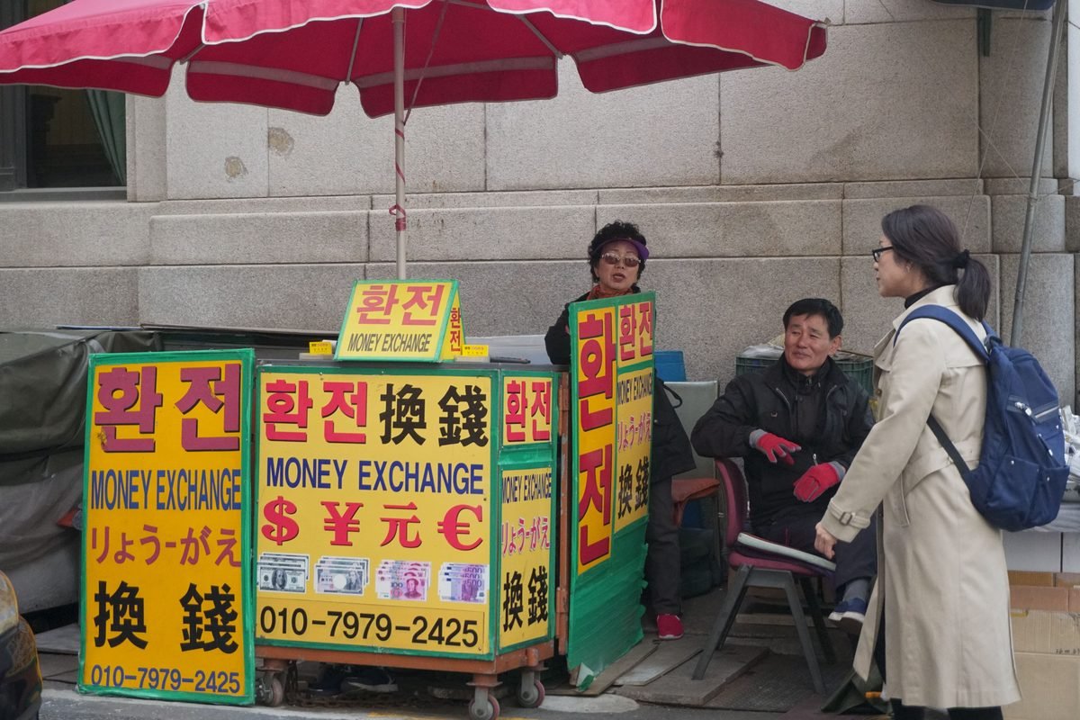 Outdoor money exchange booth with bilingual signage in Seoul