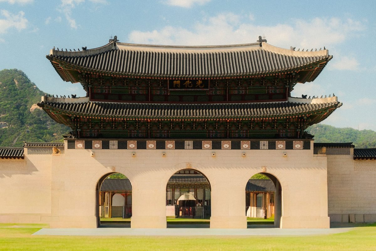 Gwanghwamun Gate under a clear daytime sky