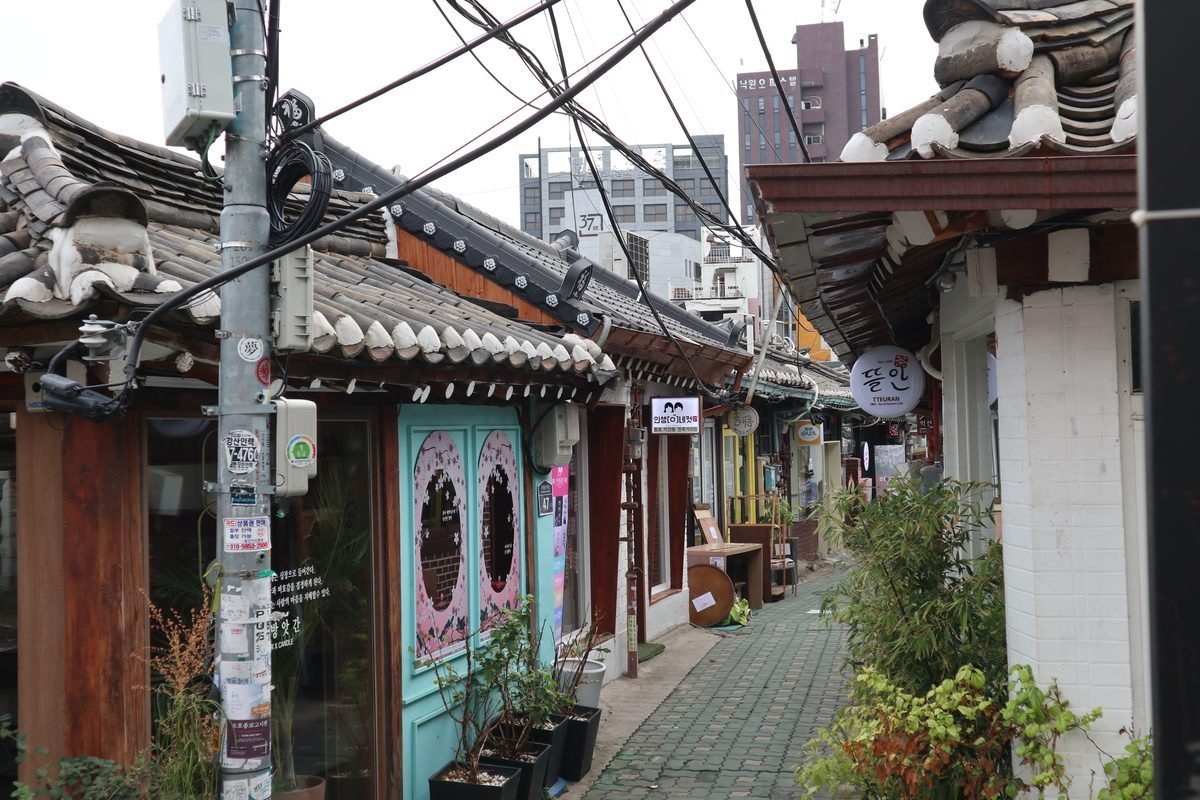Narrow hanok alley lined with cafes in Ikseon-dong, Jongno, Seoul