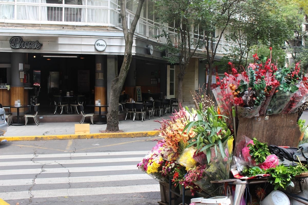 Sidewalk cafe and flower cart on Amsterdam Avenue in Condesa