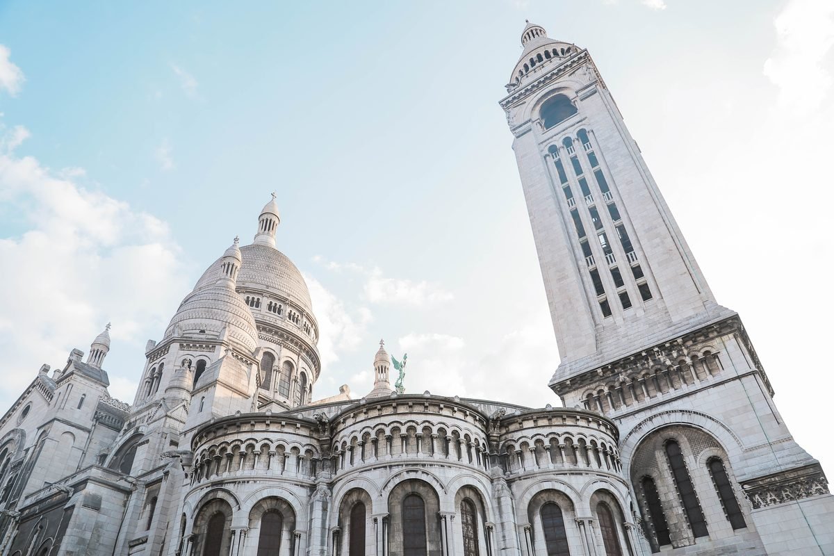 Architectural shot of the Sacré-Cœur Basilica against a clear sky