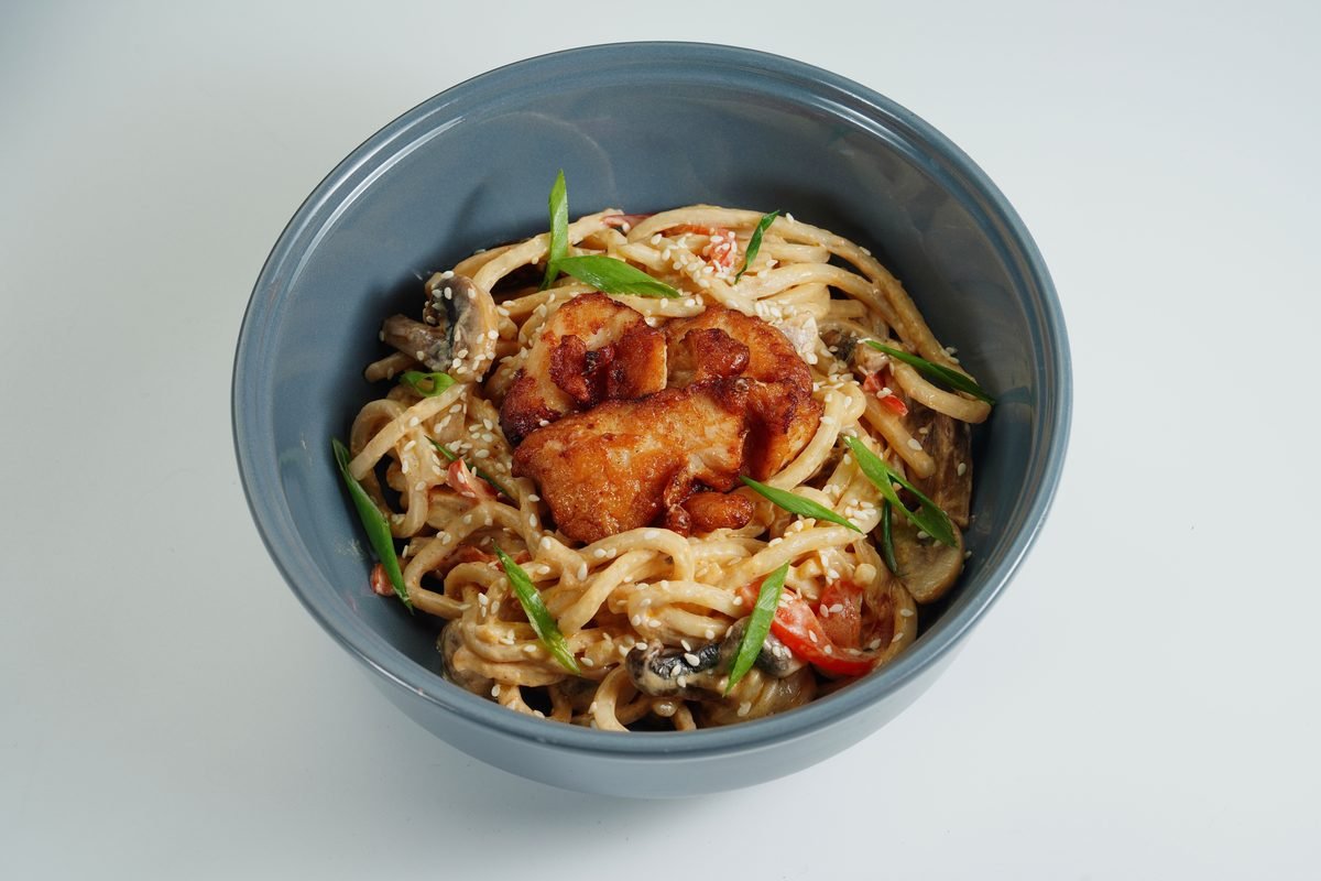 Asian chicken udon noodle bowl for lunch or dinner.