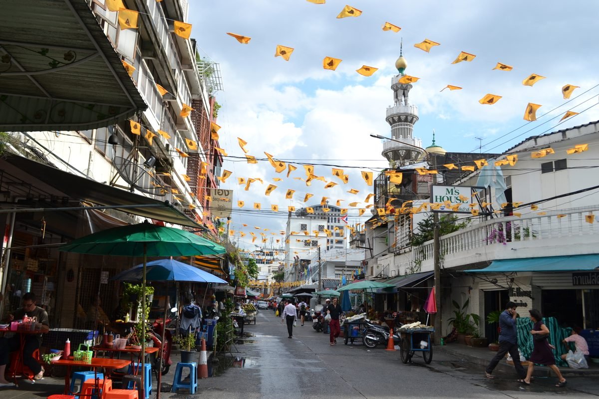 Random street view showing decorations and a mosque in Bangkok.