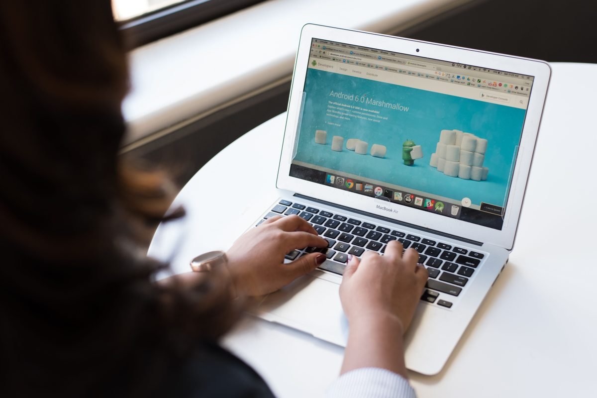 Businesswoman typing on a laptop computer