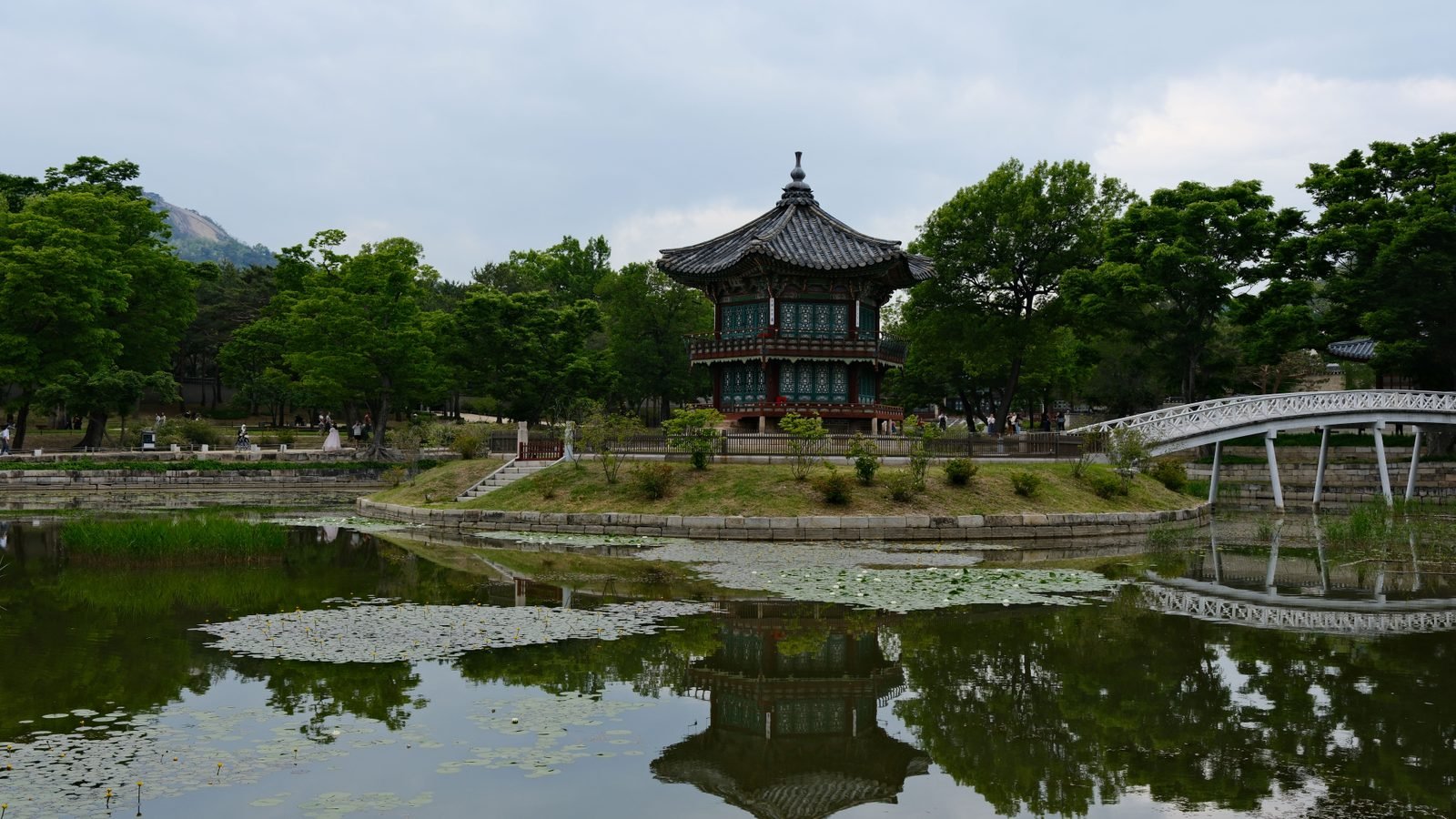 Traditional Korean pavilion in Gyeongbokgung Palace garden, Seoul.