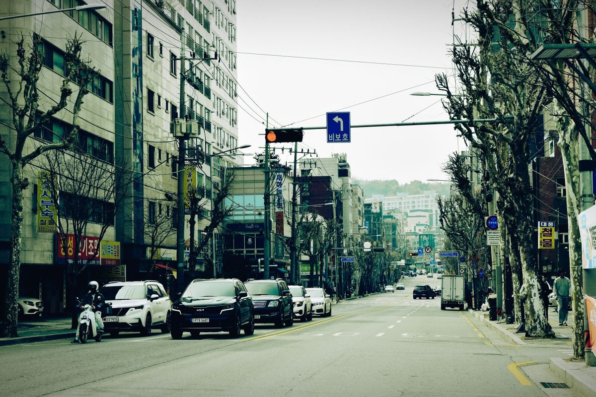Urban street scene with buildings and traffic in Seoul.